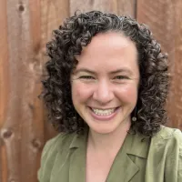 Headshot of Maggie Pears